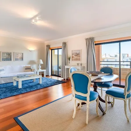 Penthouse With Pool View In By Lovelystay *