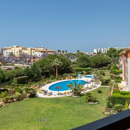 Penthouse With Pool View In By Lovelystay Appartement